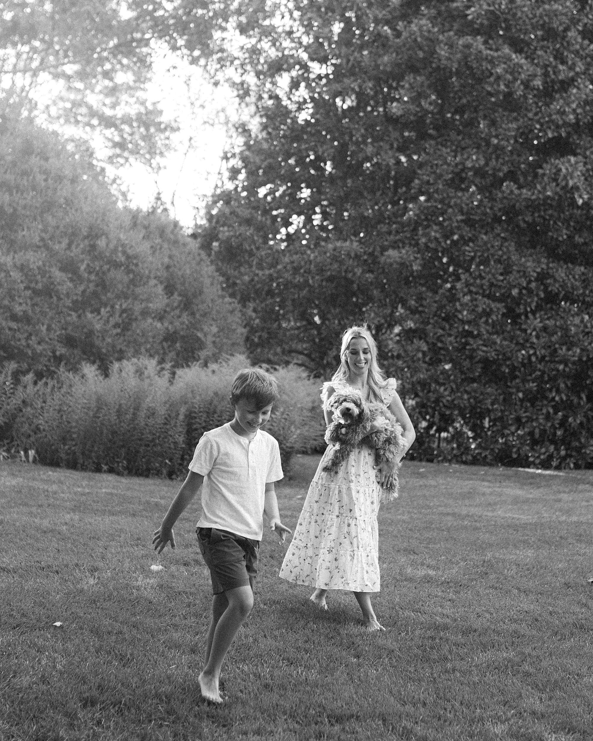 candid family portraits in summer 