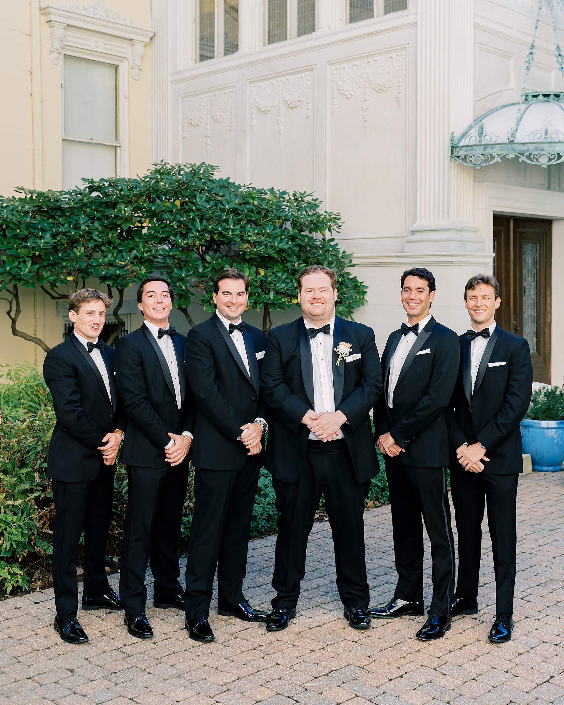 groom and groomsmen portraits 