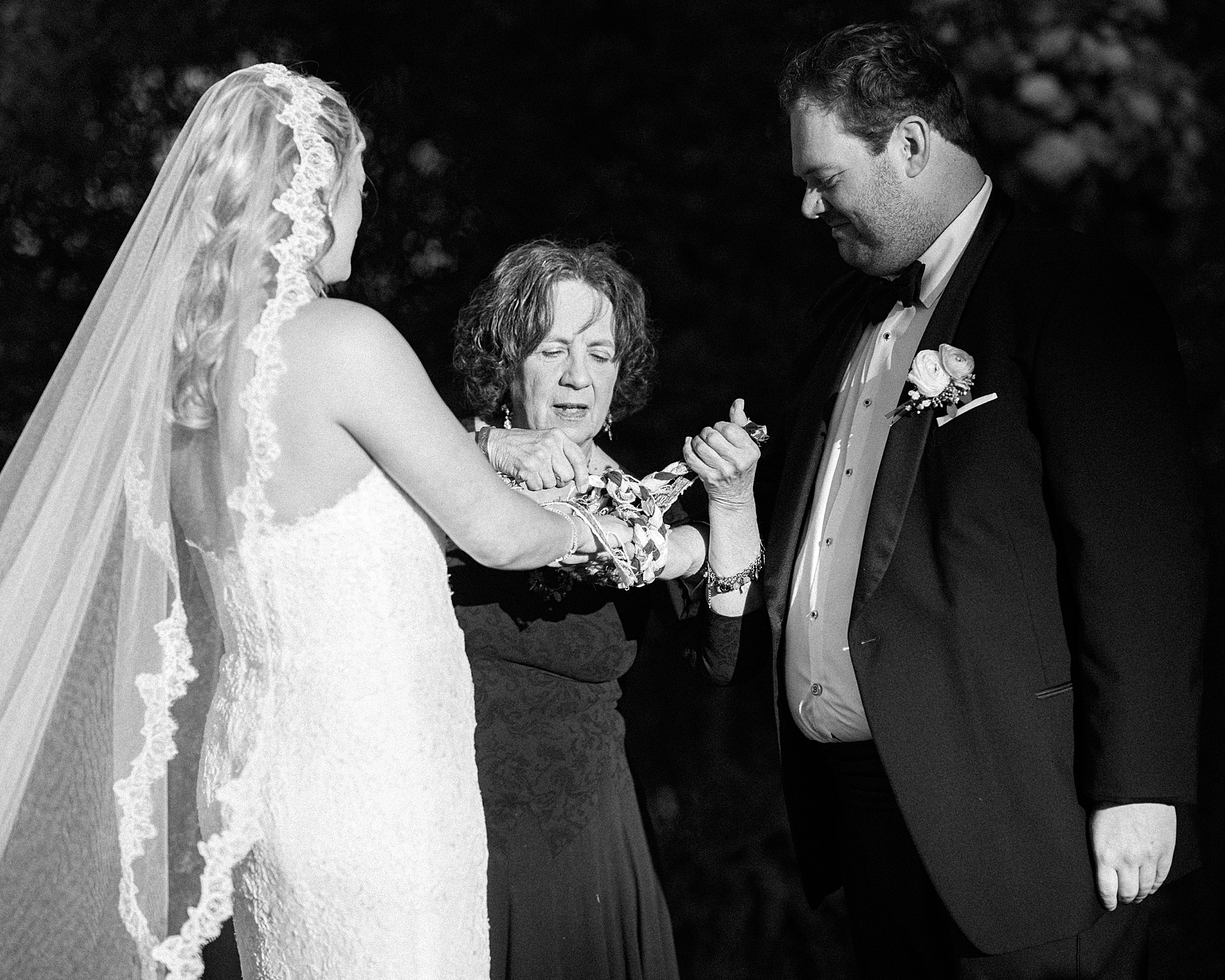 wedding ceremony with handfasting ritual 