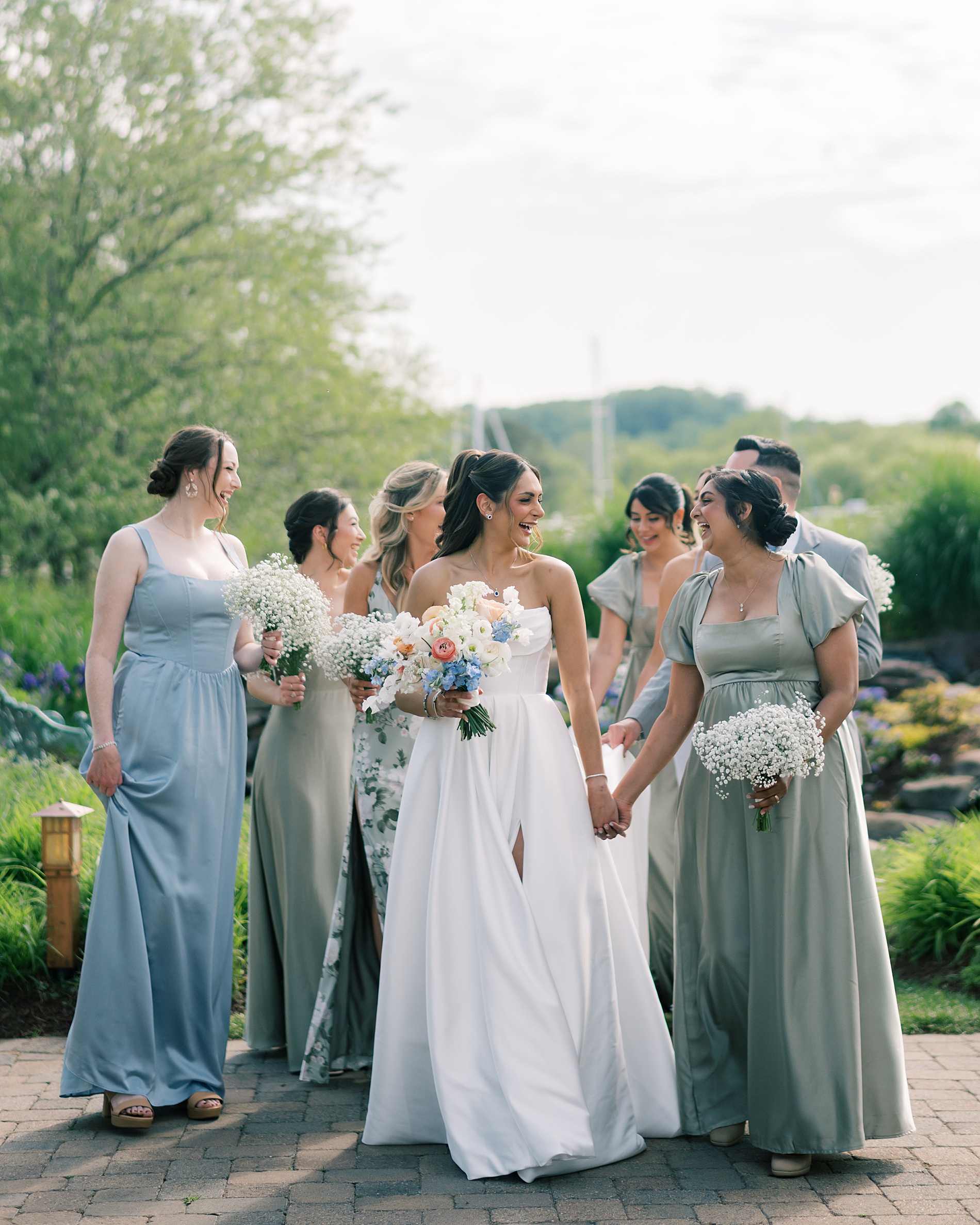 bride with wedding party 