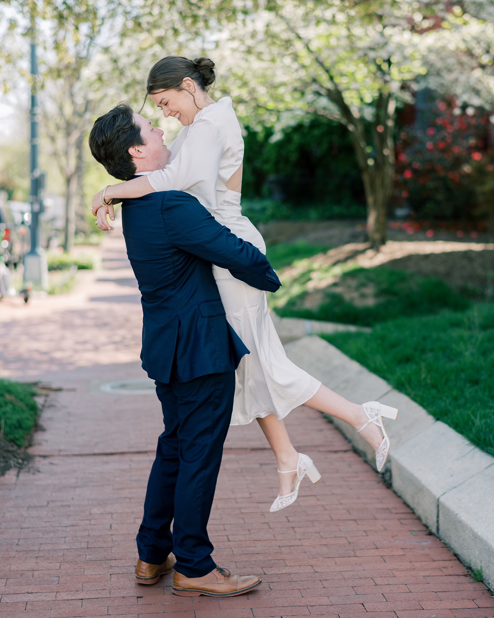 romantic Capitol Hill engagement photos in springtime 
